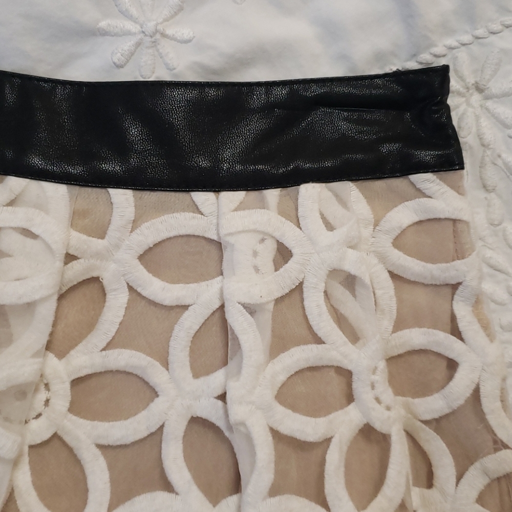 Pins & Needles Flower Mini Skirt - Picture 5 of 5